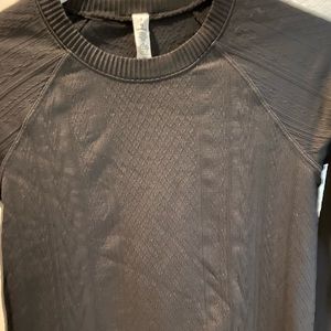 Lulu Lemon LS Top Size 4 perfect 🤩
